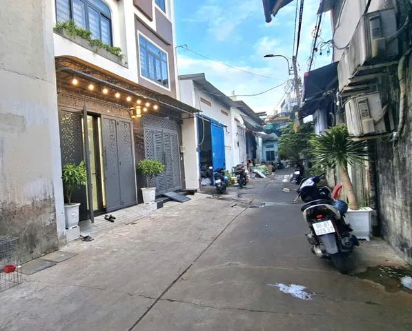 Bán nhà 5 tầng khu Tên lửa, chỉ hơn 7ty, hẻm xe tải