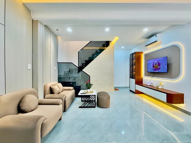 🔥SIÊU PHẨM THÍCH QUẢNG ĐỨC - PHÚ
NHUẬN - XE HƠI CÁCH 10M - 2 TẦNG LẦU -
3PN (1PN TRỆT) FULL NỘI THÂT - DT 37M2 SÔ
A4 - NGANG 7M2 HIÊM - NHỈNH 6 TỶ.