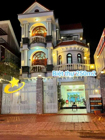 Bán Nhà riêng 250m2 có sẵn 250 m2 thổ cư giá 30.7 tỷ tại Đường số 9 Phường Dĩ An Thành phố Dĩ An Bình Dương