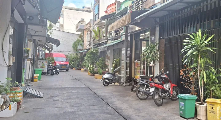 Bán nhà đẹp Bình Tân, hẻm xe hơi thông, chỉ hơn 5ty