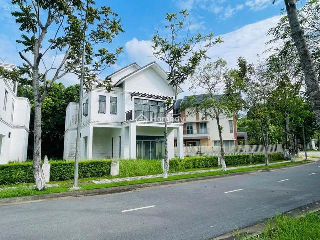 Bán căn Biệt thự VIP Đơn lập 548m2 mặt Suối Xanh Villas, - Giá chỉ hơn 60tr/m2