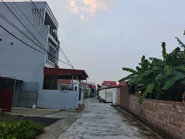 Bán lô góc  93m2 có sẵn 93 m2 thổ cư giá 1.65 tỷ tại Ngũ Lão ngõ hơn 4m.l/h:076.231.9990 e Thúy