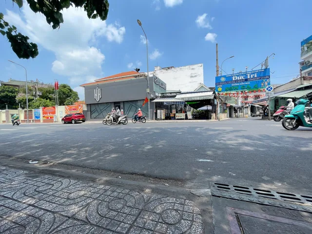 Bán Nhà Mặt Tiền 744A Nguyễn Kiệm, Phường 4, Phú Nhuận