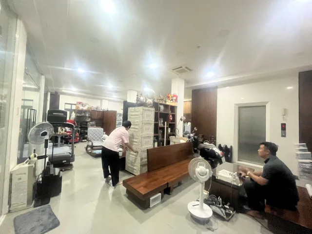 Bán Nhà Mặt Tiền 255 Bến Vân Đồn, Phường 2, Quận 4