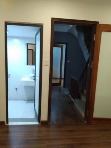 ĐƯỜNG BƯỞI – NGỌC KHÁNH – BA ĐÌNH – 40,5M² × 4 TẦNG – 2PN + 3PN NHỎ – 5WC – GIÁ 18 TRIỆU/THÁNG