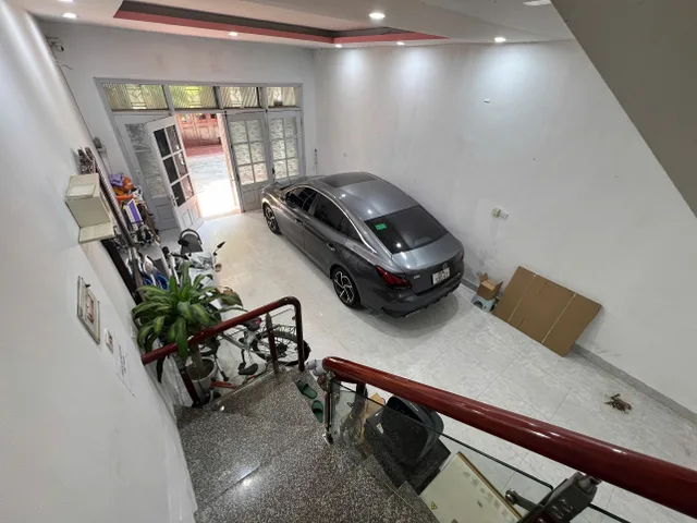 Cho thuê Nhà riêng tại KIM ĐỒNG/ 4 tầng/ Ô Tô Vào