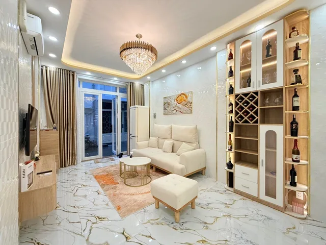 Bán nhà Ngay metro Bảy Hiền. Cách Mạng Tháng 8. Nhà mới 3 tầng, full nội thất, 3 phòng ngủ (có phòng dưới trệt). Giá 7.7 Tỷ (Thương Lượng)