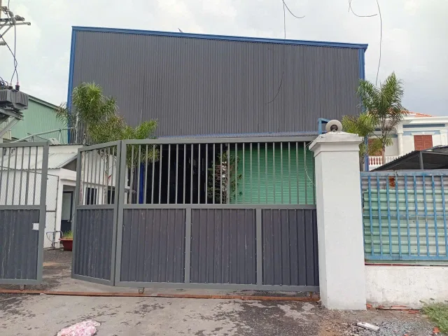 Bán Kho, nhà xưởng 2646m2 có sẵn 620 m2 thổ cư giá 38 tỷ tại Đường Ql 1A Xã Long Hiệp Huyện Bến Lức Long An