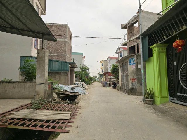 ✅ Cc cần bán lô đất rộng tại Nga Hoàng, Yên Giả, Quế Võ, Bắc Ninh. 
. Diện tích: 198m2 .
. Mặt tiền rộng 5,6m
. Hướng Tây