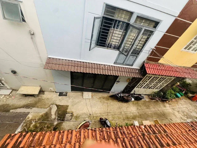 BÁN NHÀ MT HẼM 4M , GIÁ CẮT LỖ TRỰC TIẾP 200TR CHO KHÁCH THIỆN CHÍ CỌC TRONG NGÀY.
