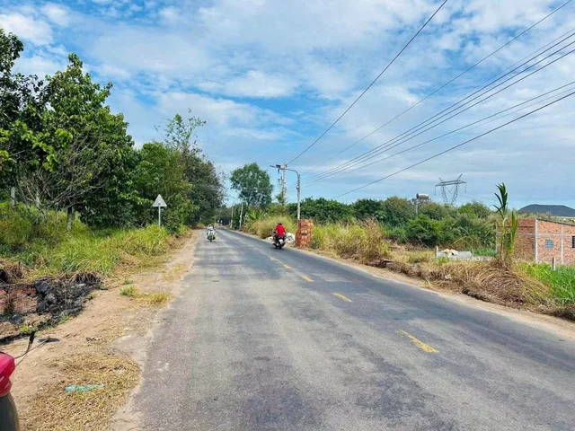 Cần Bán nhanh lô Đất 600m2 có sẵn 100 m2 thổ cư giá 650 triệu tại Xã Bàu Bàng TP. Hồ Chí Minh