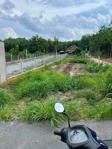 Kẹt tiền Bán nhanh lô Đất 2200m2 có sẵn 100 m2 thổ cư tặng nhà vườn mái lá tại  Xã Trừ Văn Thố TP. Hồ Chí Minh