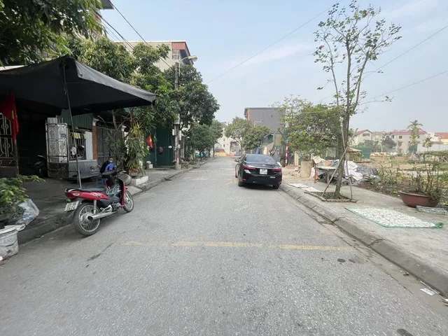 Giá Tốt Cực Sốc - Bán Nhanh 50m2 đất TĐC Cự Khối - MT 5,2m, Đường 13m, Sát Chợ & Công Viên