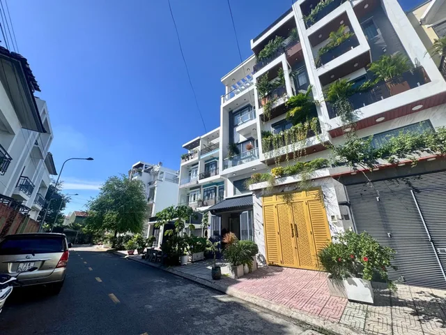 SIÊU PHẨM 5 TẦNG TÔ NGỌC VÂN-ĐƯỜNG 10M CÓ LỀ- PHÂN LÔ XÂY DỰNG MỚI- KHU ĐẠI GIA HÀNG XÓM GÒ VẤP