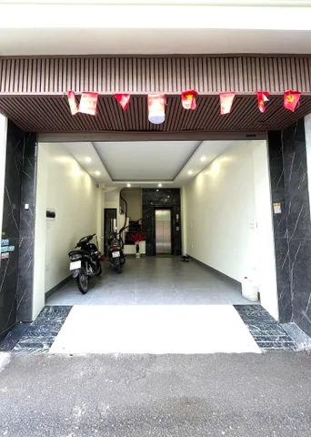 Cho thuê nhà 8 tầng THANG MÁY tại TRÍCH SÀI, Tây Hồ . 40 triệu/ tháng. Cho thuê: Hộ gia đình, Khách nước ngoài, Văn phòng, Studio, Spa...