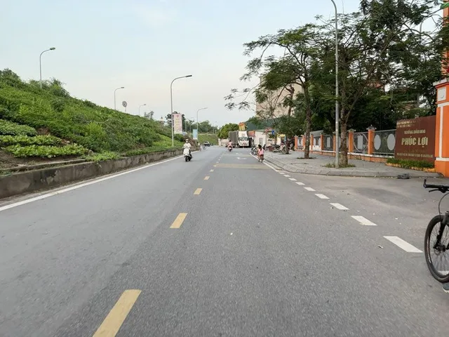 Chính Chủ Bán Gấp 58,4m2 Mặt Đường Đê Vàng - Phúc Lợi: Mặt Tiền 6m, Kinh Doanh, View Sông Cực Hiếm!