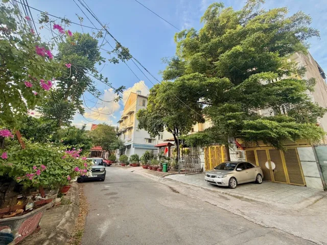 BÁN ĐẤT KHU VĂN PHÒNG KẾ VẠN PHÚC CITY QUỐC LỘ 13 121M2 10.5 TỶ FULL THỔ CƯ