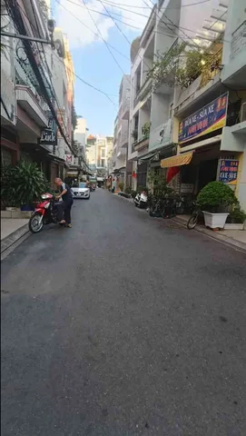 NHÀ 5 TẦNG - HẺM RỘNG SẠCH SẼ - GIÁ HẤP DẪN BẤT NGỜ - Ô TÔ NGỦ TRONG NHÀ - 50M² - PHẠM VĂN HAI
