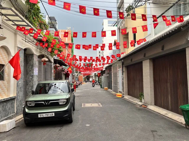 NGAY THOẠI NGỌC HẦU - LUỸ BÁN BÍCH GIÁP SÁT TÂN BÌNH -  NGANG ĐẸP 5.2M - NHÀ KẾT CẤU 3 TẦNG SÂN THƯỢNG HOÀN CÔNG ĐỦ - CHỈ 12 TỶ