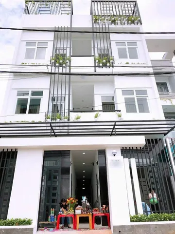 TOÀ CHDV 28 PHÒNG - 195m² (9 × 21.6) - 5 TẦNG - KHOÁN 100TR/THÁNG