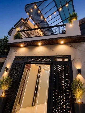 Nhà mới 100%; đầy đủ nội thất; có phòng ngủ trệt; xách vali vào ở ngay; sát Phú Mỹ Hưng