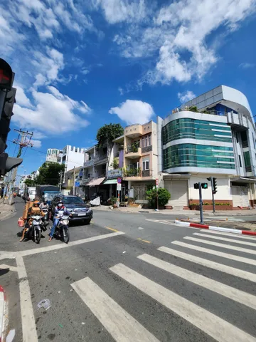 Bán Nhà Mặt Tiền 2-4-6 Cao Văn Lầu, Phường 1, Quận 6