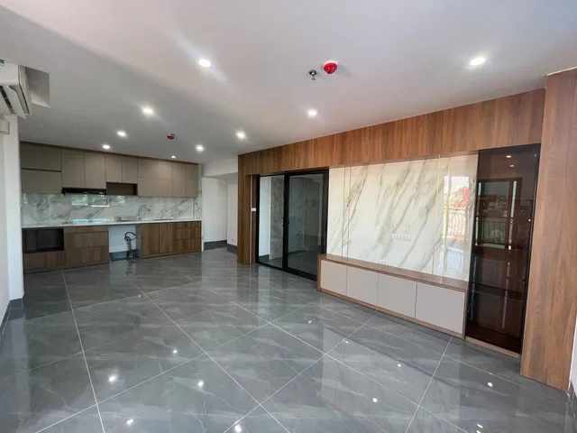 Bán Nhà Lạc Long Quân. Cầu Giấy. 8 Tầng Thang Máy. Ô Tô. DT 78m2. MT 3m. Giá 25.3 Tỷ.