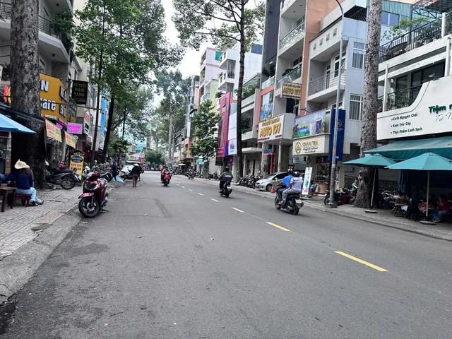 Bán Nhà Mặt Tiền 205 Trần Bình Trọng, P.3, Q.5