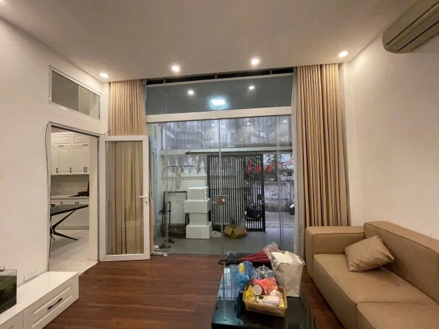 Cho thuê nhà ngõ 256 ĐÊ LA THÀNH, Đống Đa. 18 triệu/tháng. Ưu tiên:  Hộ gia đình, Văn Phòng, Công ty, KD Onl.