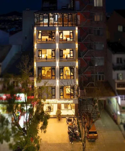 Khách sạn 6 tầng. mặt tiền Phù Đổng Thiên Vương ngay ngã 5 đại học sầm uất giá tốt nhất khu vực