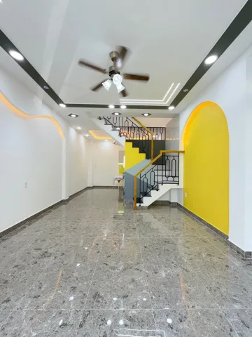 Bán Nhà Ngay Lạc Long Quân & Âu Cơ. 36m2 ngang 4m. Hẻm dân trí cao. Giá 5.19 Tỷ