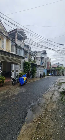 Bán gấp căn nhà 120m² cách chợ đêm đà lạt 1km 
Khu dân cư phát triển sầm uất đường oto 7m , sổ riêng xây dựng Hoàn công giá bán nhanh 8 tỷ 5 tl