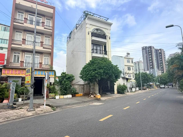 BÁN ĐẤT phường Thạnh Mỹ Lợi QUẬN 2, LÔ GÓC 2 MẶT TIỀN cạnh chung cư The CBD 
full thổ 148,9M² ngang 19,56m - Vị trí cực đẹp sổ đỏ cá nhân