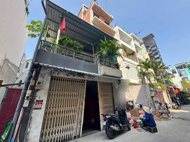 VỊ TRÍ CỰC ĐẸP - TRUNG TÂM QUẬN 5 - HẺM 8M Ô TÔ RA VÀO QUAY ĐẦU THOẢI MÁI - GẦN MẶT TIỀN ĐƯỜNG