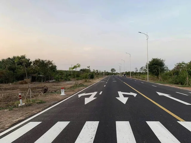 MẶT TIỀN ĐT997 - NGAY VÒNG XOAY ĐÁ BẠC - CHỈ 1 TỶ 038