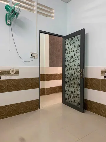 KHÔNG MUỐN NHƯNG PHẢI BÁN GẤP NHÀ CẤP 4 CHỢ VIỆT KIỀU SHR 950TR
