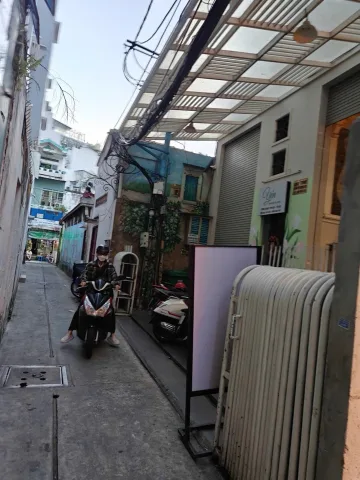BÁN ĐẤT TẶNG NHÀ, TIỆN XÂY CHDV HOẶC VPCT, SỔ NỞ HẬU TÀI LỘC