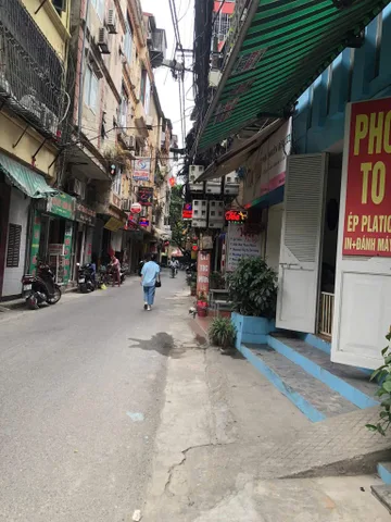 CHO THUÊ LÀM CHDV
Chính chủ cho thuê nhà lâu dài nhà mặt phố 271 Vũ Hữu, quận Thanh Xuân, Hà Nội.