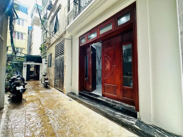 Bán nhà 5 tầng phố Phan Kế Bính, Ba Đình, giá 9.5 tỷ, đẹp về ở ngay.