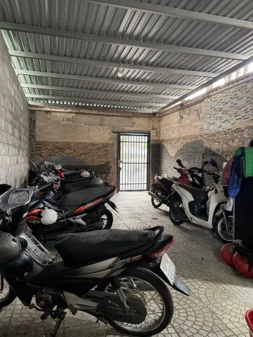 - Vị trí đẹp, đối diện là Cityland, Emart Phan Văn Trị, gần ngay Vincom, khu ăn uống sầm uất nhất khu.