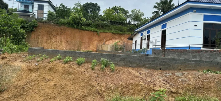 Bán Đất 261m2 có sẵn 50 m2 thổ cư giá 3.3 tỷ tại mặt đường Âu cơ, cách cổng chính KCN Phù Ninh 1 phút đi xe (Bảo Thanh, Phù Ninh, nay là Xã Dân chủ Tỉnh Phú Thọ)