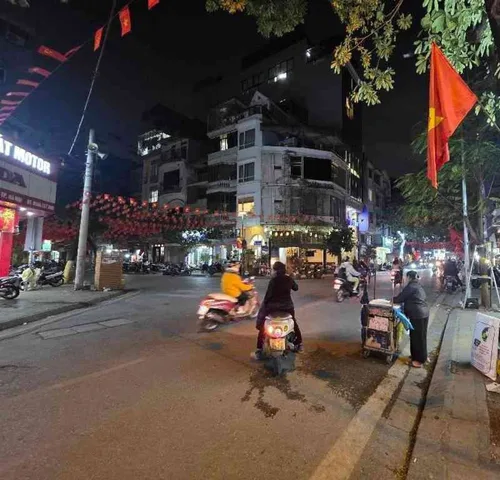 Bán Nhà riêng 28m2 có sẵn 28 m2 thổ cư giá 11.5 tỷ tại Đường Phan Văn Trị Phường Quốc Tử Giám Quận Đống Đa Hà Nội