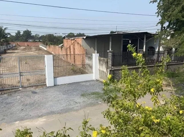 Ngộp bán gấp 469m2 thổ cư giá 685tr bao sổ vị trí đông dân tiện kinh doanh