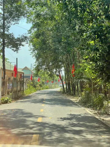 ngang 5m sâu 87m có 100m2 thổ cư mặt tiền đường nhựa rộng 8m giá 400tr