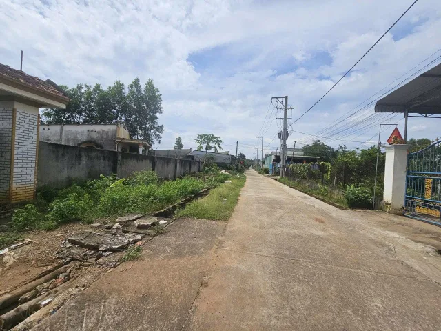 Bán Đất 4381m2 có sẵn 300 m2 thổ cư giá 15 tỷ tại - Chọn - Xã Bàu Cạn Huyện Long Thành Đồng Nai