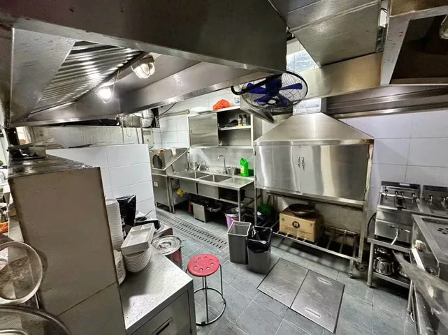 Cho thuê Mặt bằng kinh doanh mặt phố Nguyễn Khánh Toàn nhà nguyên cân 50m2 giá 28 triệu
