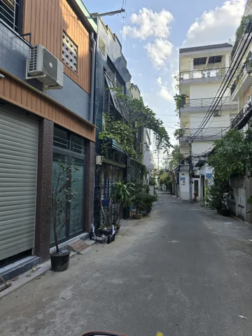 HẺM 8M Ô TÔ 7 CHỖ VÀO NHÀ QUAY ĐẦU – CÁCH MT LÝ THÁI TỔ CHỈ 15M – KINH DOANH ĐA NGÀNH – 3 TBTC BTCT Ở NGAY