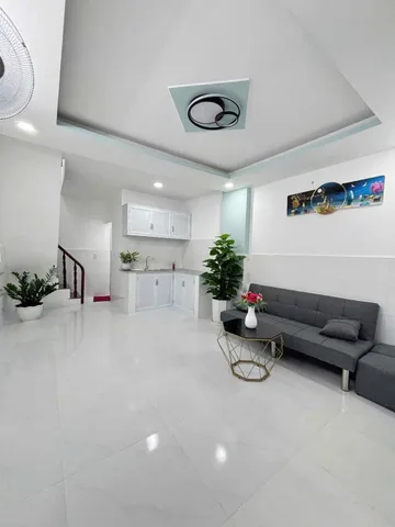 chủ gửi  nhà 1 trệt lầu, ban công rộng, dt 32m2, Tô Ngọc Vân, liền kề gò vấp giá 1,18 tỷ