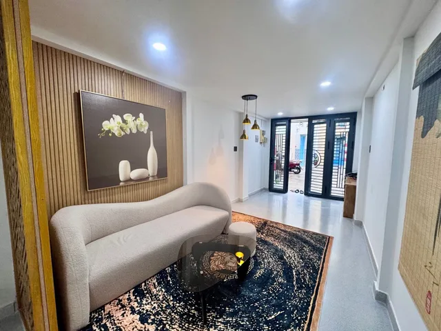 CHỢ PHẠM VĂN HAI - GIÁP SÂN BAY 
NHÀ MOI XÂY 3 TÂNG VỚI 3PN 
DIEN TÍCH SỬ DỤNG LÊN ĐẾN 108M²
GIÁP Q3 - Q10 - ĐỨC NHUẬN