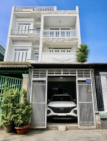 B.án nhà ngang xịn 4m x dài 18m, Tỉnh Lộ 10 nối dài, Bình Tân, hẻm xe tải 6m thông, sát mặt tiền đường, 🚗 ngủ nhà, 2 tầng, 3PN & 2WC, hơn 4 TY.